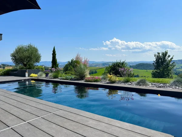 Massifs sur lit d’ardoises